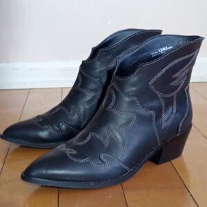 Chinese Laundry Fiona Black Western Ankle Boots with Pointed Toe and Medium Heel